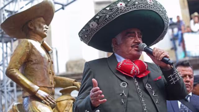 El pasado domingo se dio a conocer el deceso de Vicente Fernández, hecho que ha generado un sinfín de noticias, entre las que destaca que el cantante no falleció en el hospital, como todos pensaban