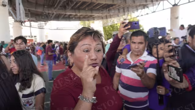 Karina Dzul Sunza denunció la crisis económica que enfrenta su familia tras el despido de su esposo del Ayuntamiento de Campeche.