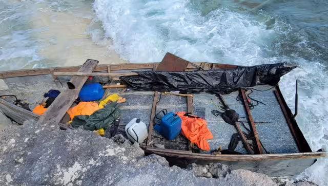 La madrugada de este martes recaló una balsa cubana entre los acantilados de Isla Mujeres