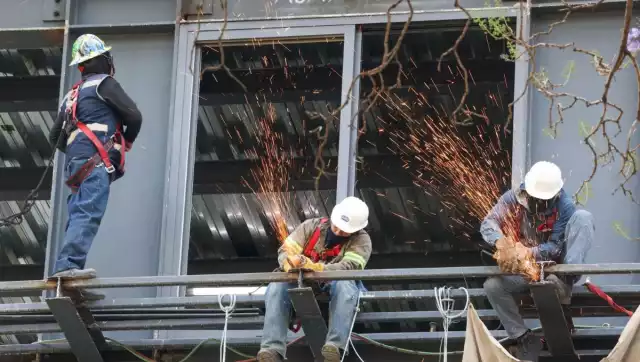 La evolución del salario mínimo desde 2020 confirma que, incluso descontando la inflación,  ha tenido un crecimiento sostenido sin precedente