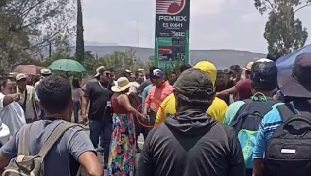 La movilización forma parte del paro indefinido de labores que mantiene la Sección 22 del SNTE en Oaxaca