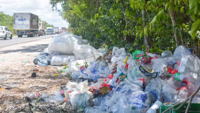 Los automovilistas pueden apreciar una enorme acumulación de basura al final de boulevard Colosio