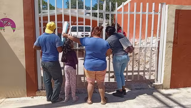 Los padres de familia tomaron como medida más drástica el vehículo de la Seduc