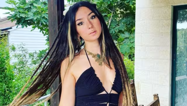 Shani Louk es la joven que apareció en un video sobre un auto usado por los milicianos de Hamás y que es reportada como viva