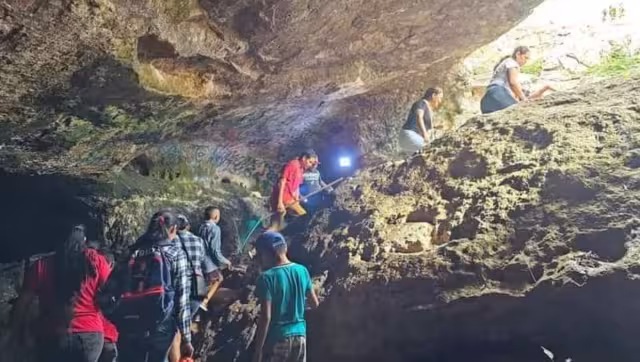 Niños del tercer grado grupo B, con gran entusiasmo, acudieron al sitio para limpiar y recolectar basura.