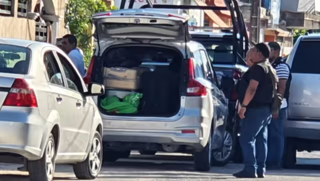 Agentes de la FGE catean viviendas en Cozumel