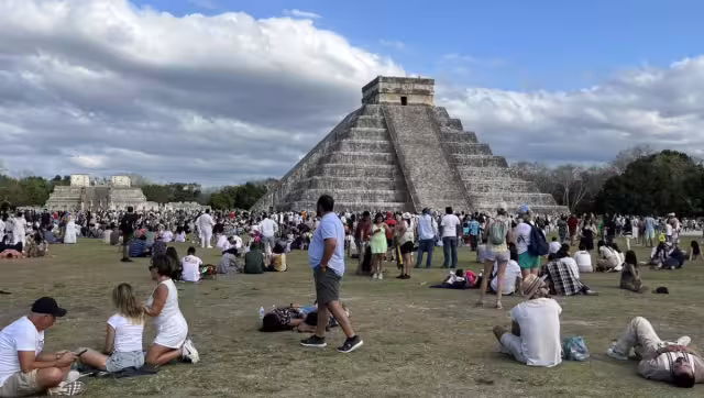 Finalmente, se aclaró que el INAH no ofrece el servicio de guías de turistas a las zonas arqueológicas