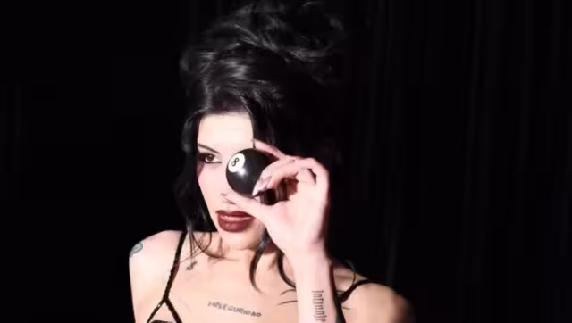 Cazzu responde a la demanda de Christian Nodal publicando nuevas fotos de Inti