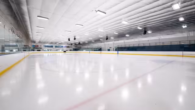 Tiroteo en pista de hielo en Estados Unidos; deja un muerto y cuatro heridos.