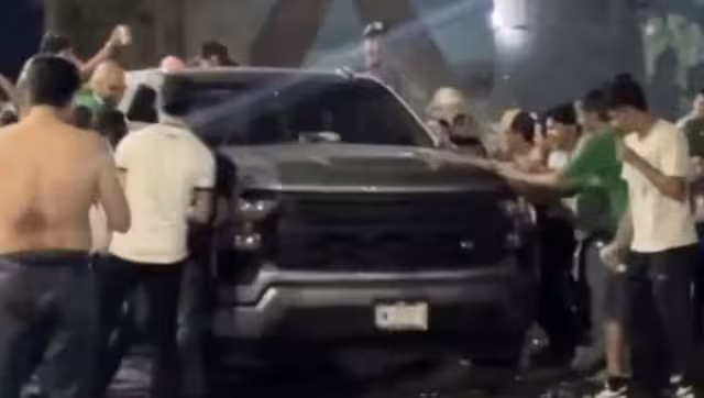 El automovilista permanece detenido y podría ser investigado por atropellamiento, intento de fuga, conducción en estado de ebriedad y daños materiales