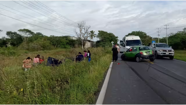 Al lugar de los hechos llegaron unidades de la Policía Municipal y ambulancias de la Secretaría de Seguridad Pública (SSP)