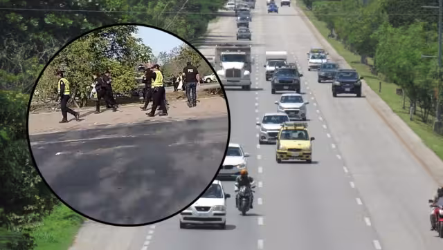 La patrulla donde viajaban los policías volcó en una hondonada del Periférico de Mérida