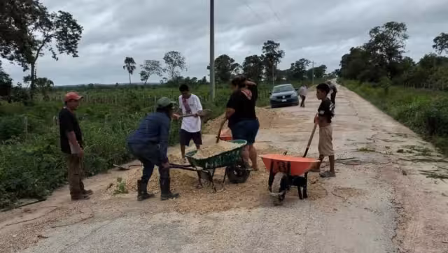 Los vecinos piden atención del Ayuntamiento, ya que por el material que utilizaron no tardará en dañarse