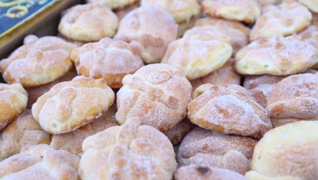 El pan de muerto se ha acostumbrado a poner en las ofrendas de Día de Muertos, aunque no sea originario de la región