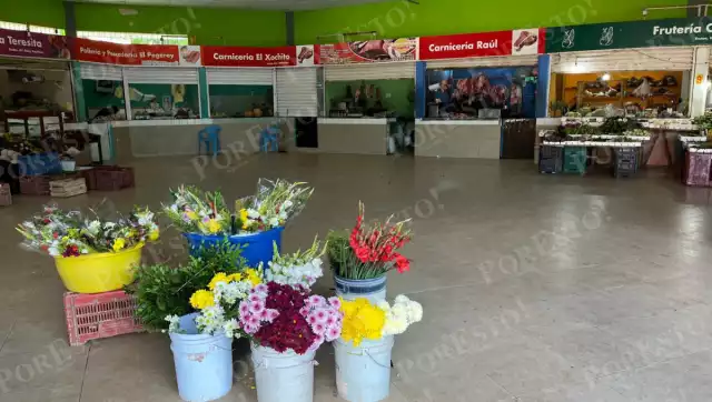 Locatarios del mercado municipal de Hopelchén denuncian falta de agua entubada.