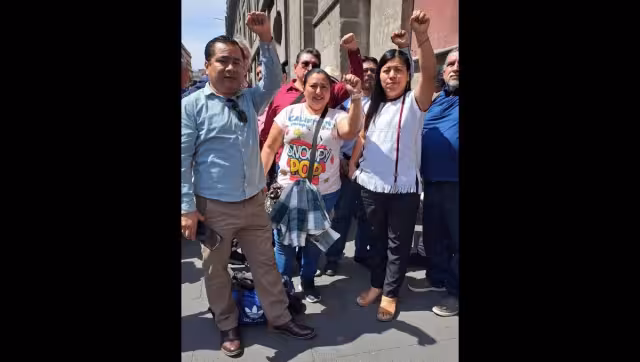 La Comisión Nacional Única de Negociación de la CNTE ingresó a Palacio Nacional para sostener  encuentro con el Presidente de la República para recibir respuesta a sus demandas