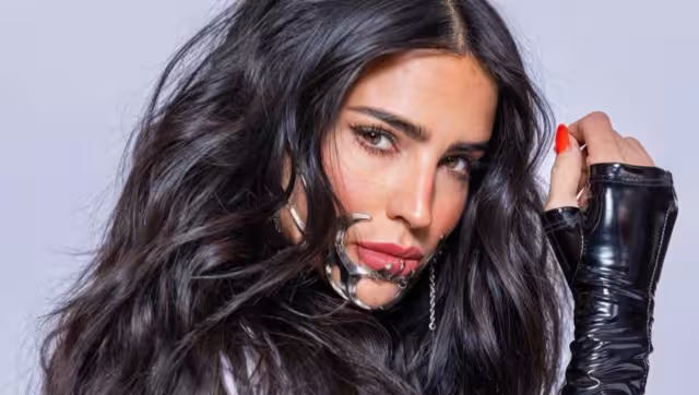 Bárbara de Regil reacciona a su error en Supernova.