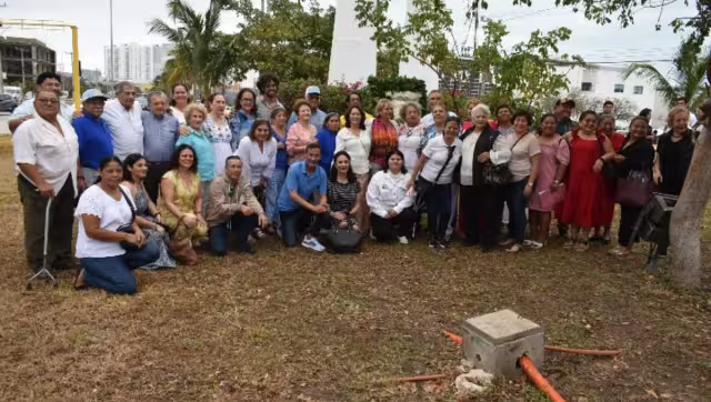 Ciudadanos celebraron el 54 aniversario de Cancún con arreglos florales