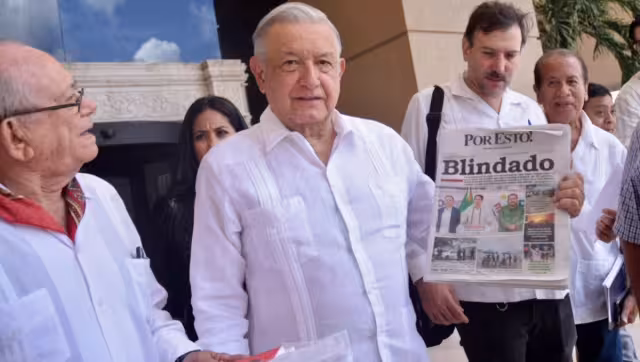 AMLO inicia su domingo se supervisión con el ejemplar del POR ESTO! del día