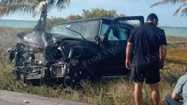 Jeep negro se salió de la carretera federal 180 entre Sabancuy y Champotón.