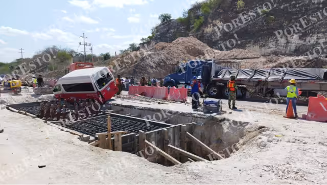 Los 8 pasajeros junto al conductor resultaron con golpes, pero no requirieron su traslado al hospital