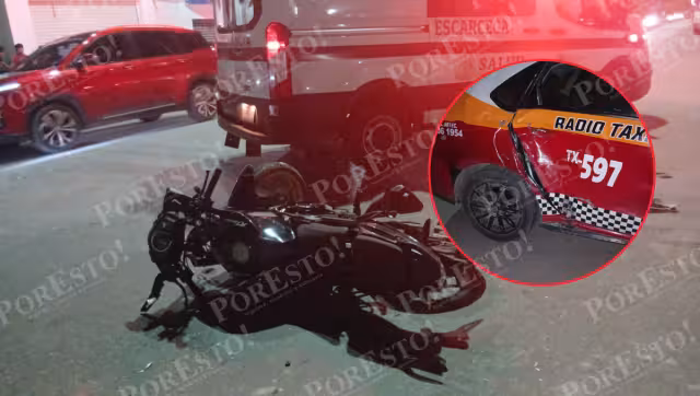 Motociclista se impacta contra taxi en Escárcega.

