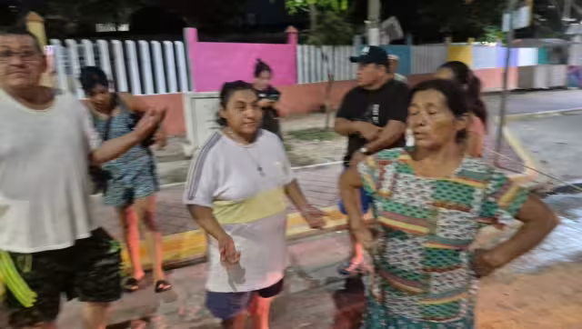 Vecinos de la Ortiz Ávila cierran la avenida Isla de Tris por falta de energía eléctrica.