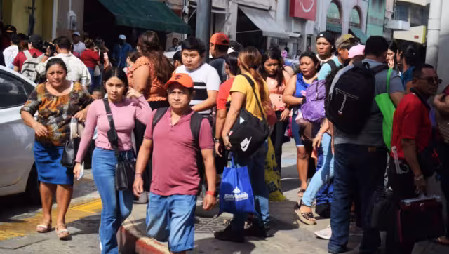 Desde el balcón, el pontífice deseo un buen domingo y una noche buena en la oración