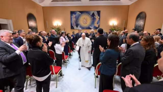 El Papa Francisco informó que padece una bronquitis aguda muy infecciosa