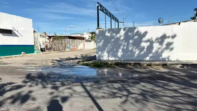 Vecinos de la Avenida Chetumal hartos ante mal manejo de aguas residuales