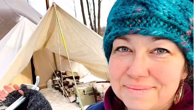 Deja la ciudad para vivir en una casa de campaña. Foto: Especial