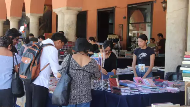 En esta ocasión participan alrededor de 20 expositores, cada uno con distintos fondos editoriales