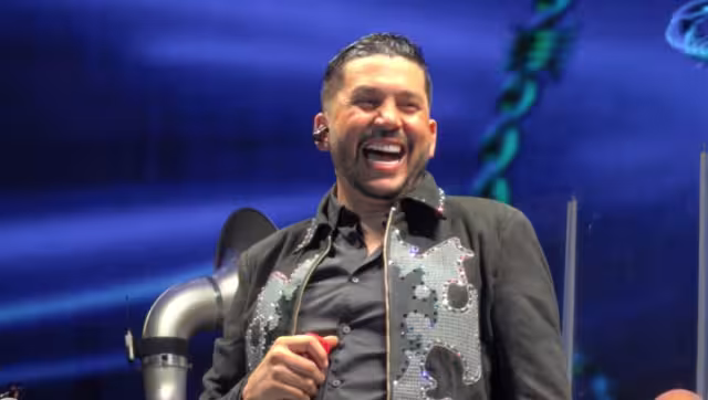 Luis Ángel 'El Flaco' deja sin palabras a sus fans al cantar el intro de Dragon Ball Z en pleno concierto