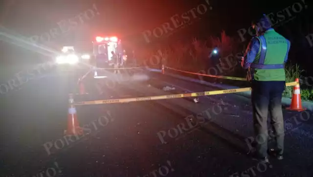 Fallece peatón en la vía federal tras doble impacto; motociclista huyó