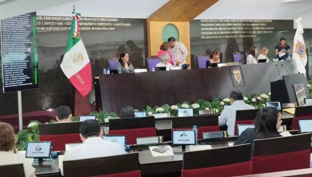 Los 28 diputados presentes en el recinto legislativo aprobaron por unanimidad de votos la Ley