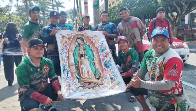 Durante su paso por Oaxaca, uno de los jóvenes sufrió una caída que los obligó a detenerse para atenderlo