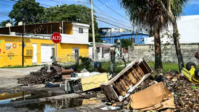 Montaña de basura sorprende a colonia Santa Margarita en la calle 50ª
