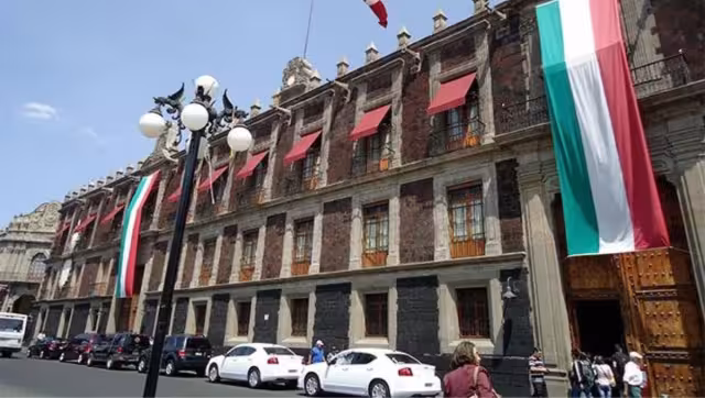 Los maestros exigen aumento salarial