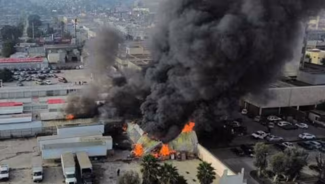 El incendio se registró en una bodega de pallets en un mercado