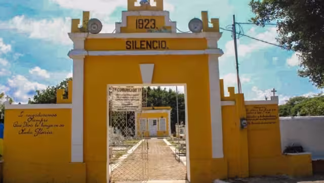 Julián Solís y Jacinto Borges se hicieron responsables de la construcción del pórtico de entrada