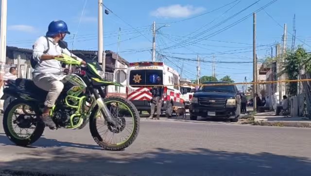 El joven acabó tumbado sobre el pavimento y pidiendo ayuda, pues recibió múltiples navajazos en la zona del abdomen y el pecho