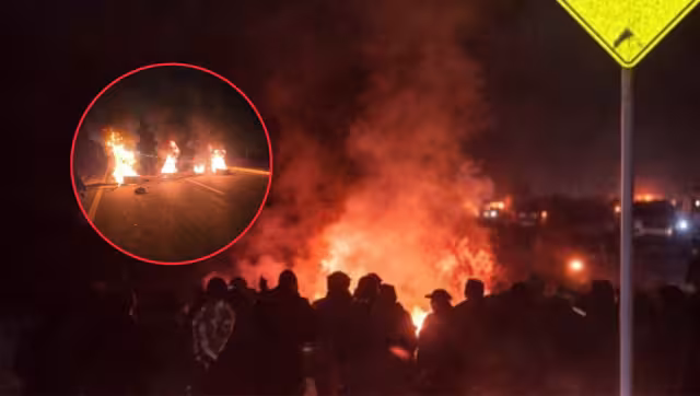Manifestantes quemaron llantas y colocaron objetos para impedir el paso vehicular.