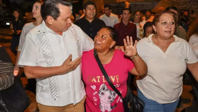 Los aplausos y porras de “¡Es un honor estar con Huacho hoy!”, y de “¡Gobernador!, Gobernador, Gobernador!”, no se hicieron esperar