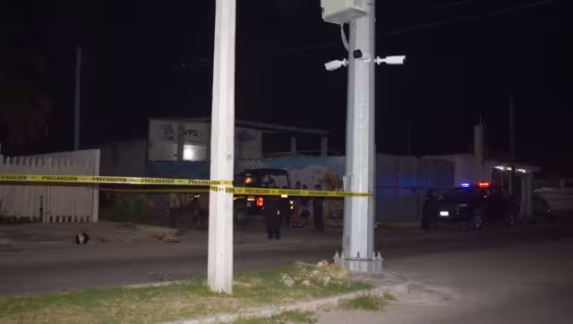 El joven viajaba a exceso de velocidad y perdió el control