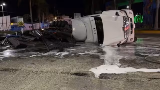 La carga se fue a un lado al momento de chocar y volcó