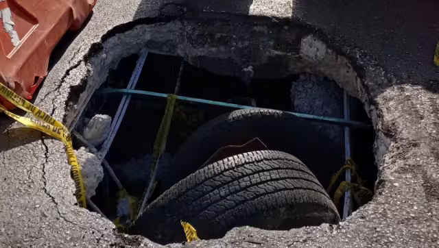 Un socavón se formó en la avenida Quetzalcóatl de Mérida