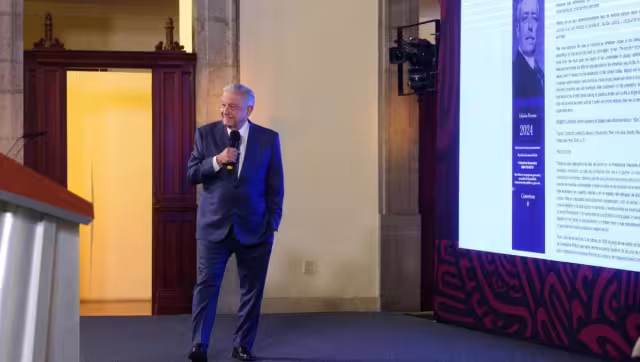 Andrés Manuel López Obrador encabeza este jueves 15 de febrero, la conferencia mañanera desde Acapulco, Guerrero