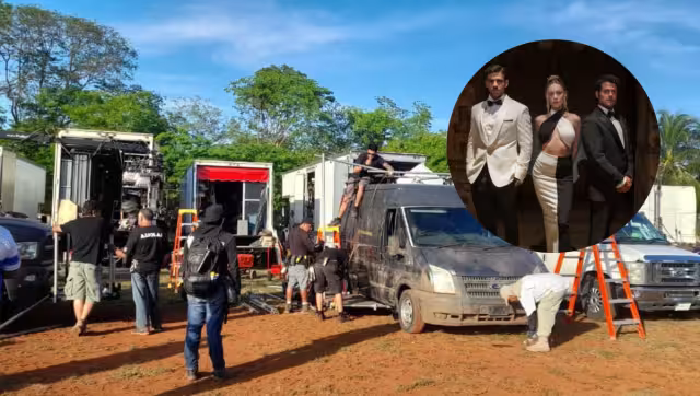 La serie está protagonizada por Ester Expósito y Alfonso Dosal