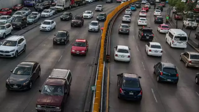 El programa Hoy No Circula es una medida ambiental que restringe la circulación vehicular en días específicos