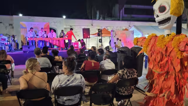Muchas personas presenciaron el show de marimba "Maderas de Cantan".